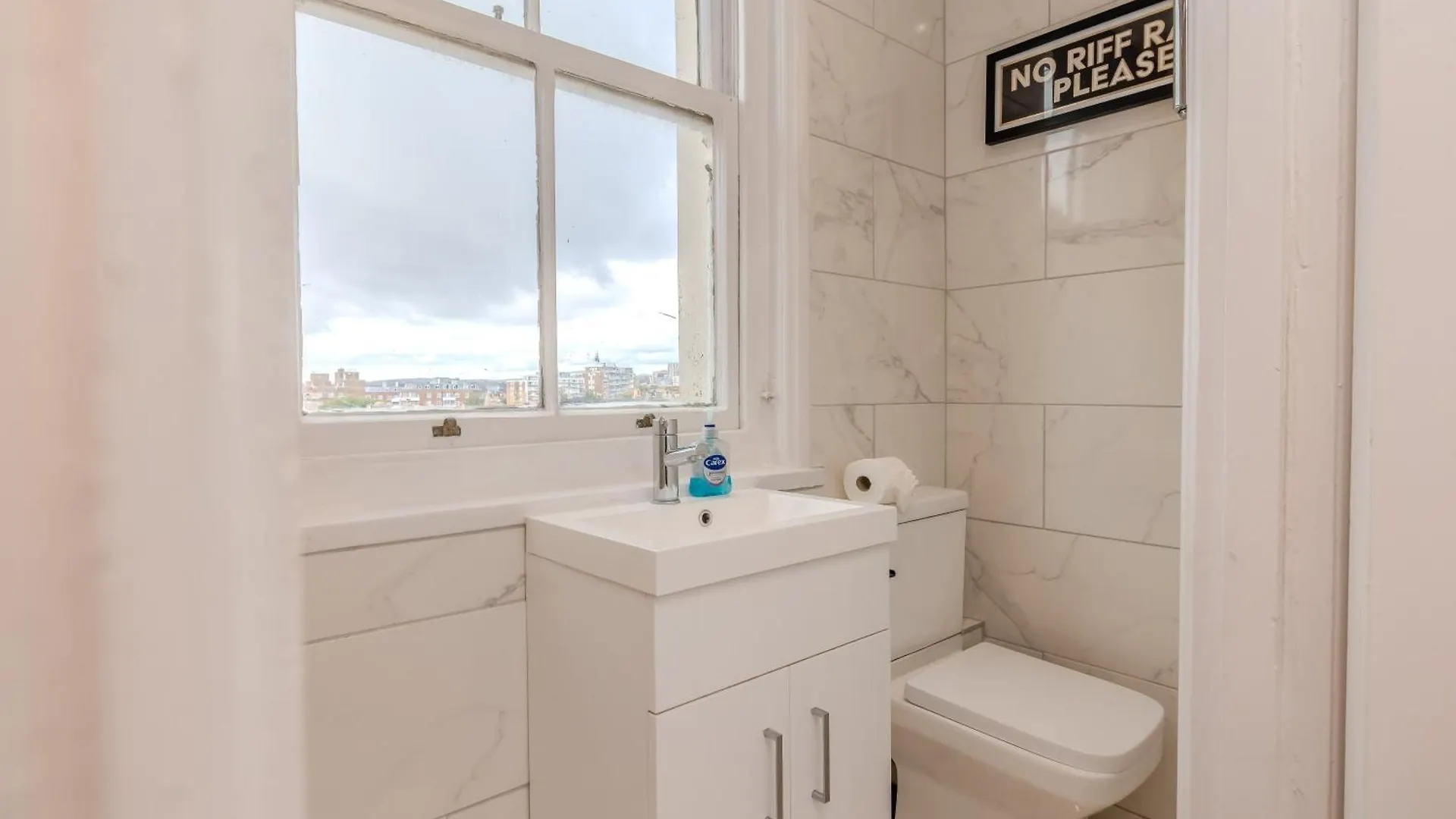 דירה ברייטון Luxe 2-Bedroom With Free Parking