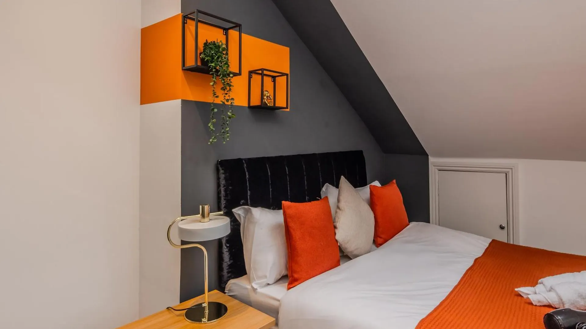 ברייטון Luxe 2-Bedroom With Free Parking דירה