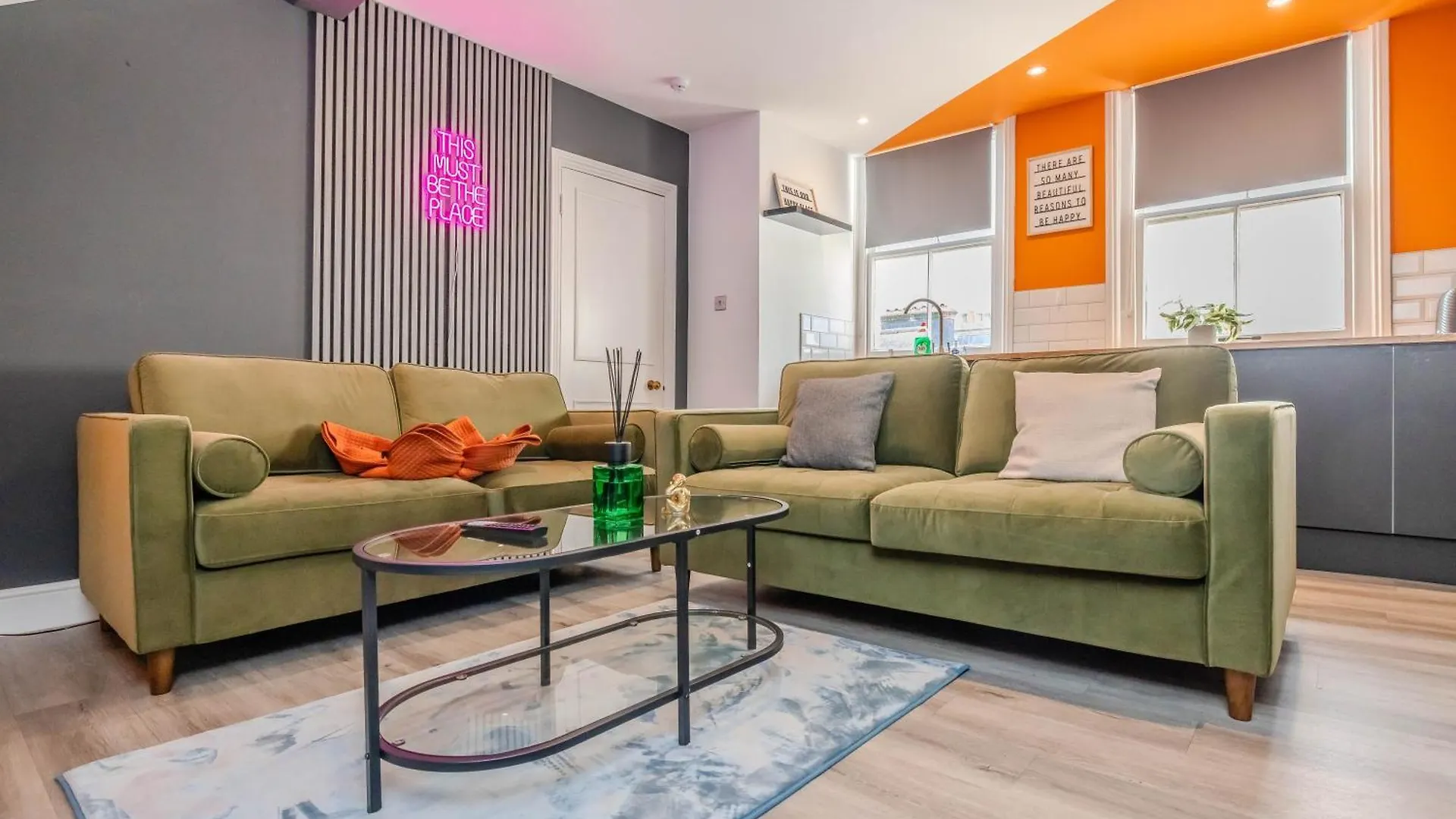 ברייטון Luxe 2-Bedroom With Free Parking