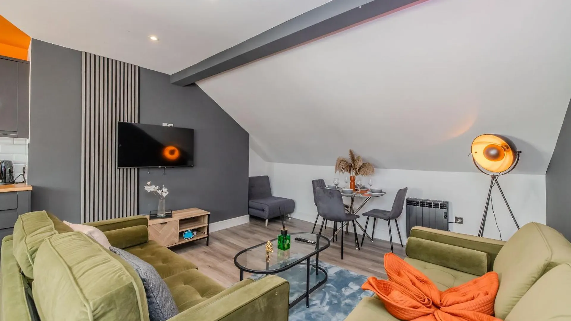 ברייטון Luxe 2-Bedroom With Free Parking 0*,