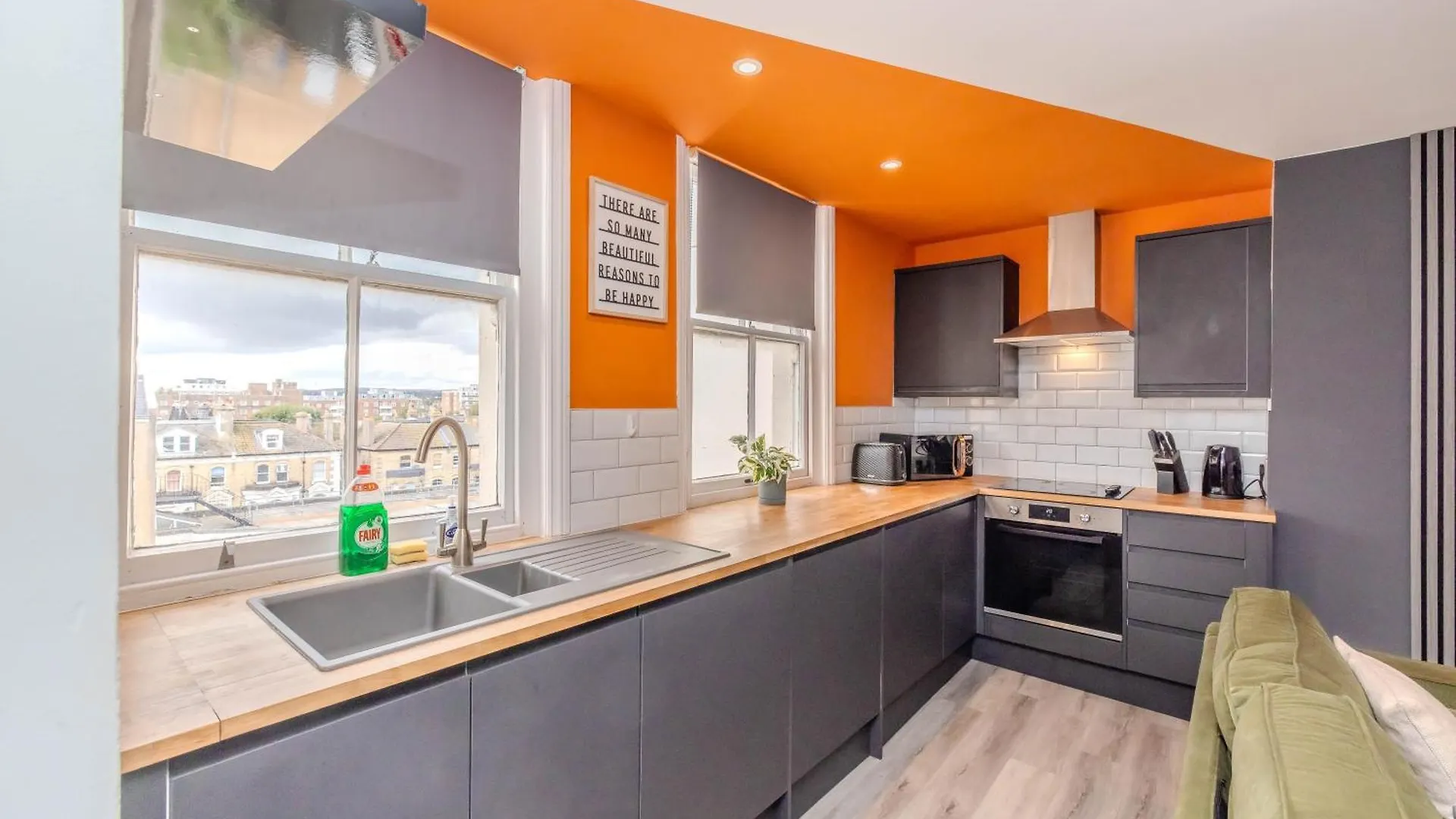 דירה ברייטון Luxe 2-Bedroom With Free Parking