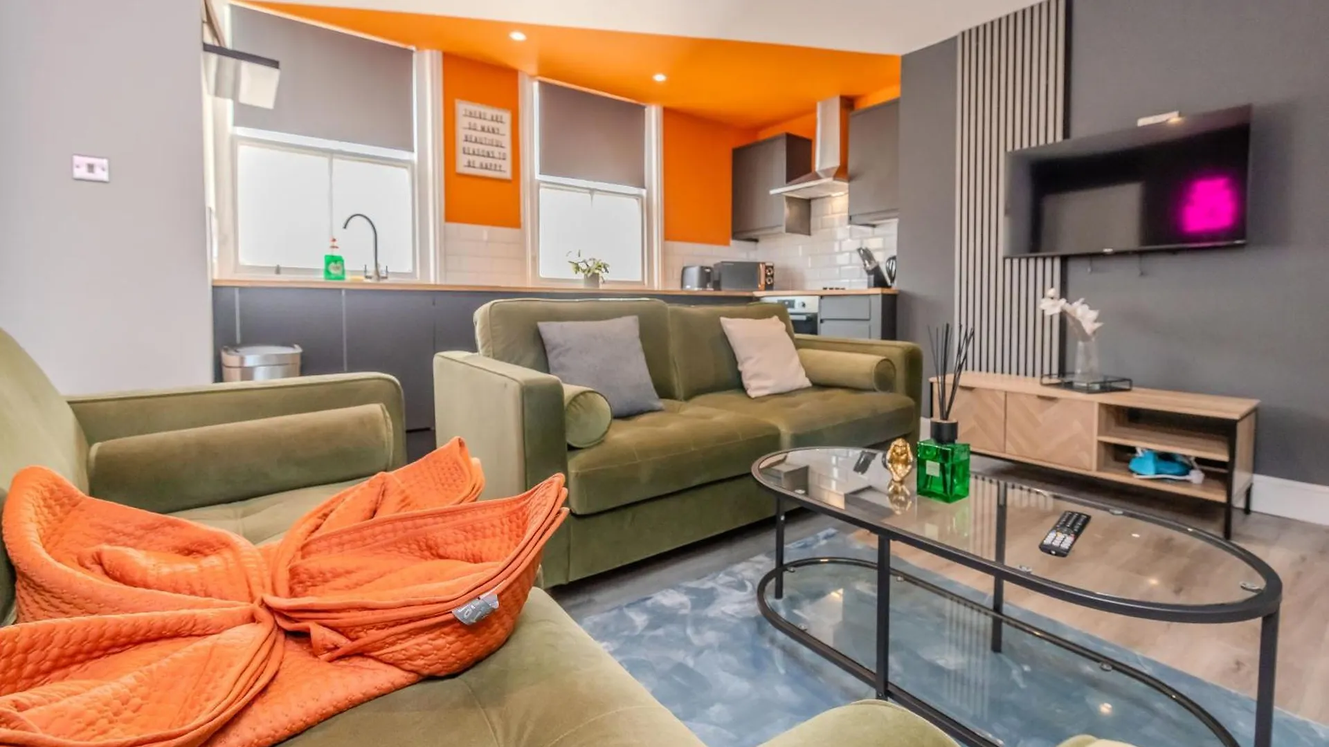 Luxe 2-Bedroom With Free Parking Brighton Apartment