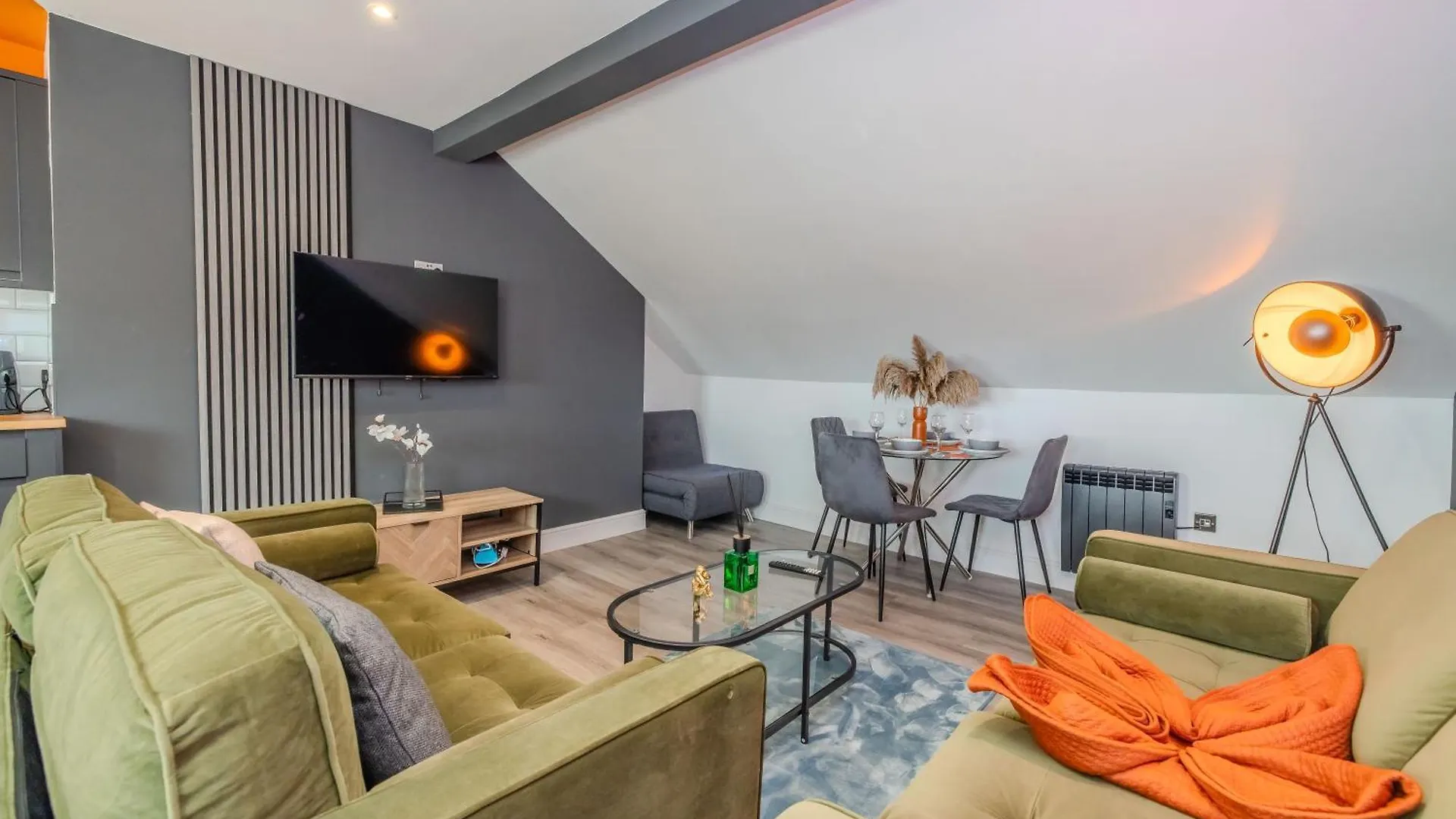Luxe 2-Bedroom With Free Parking Brighton Apartment